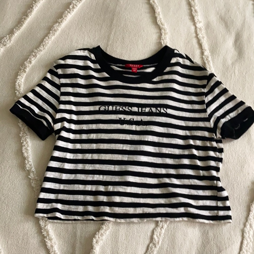 Classic GUESS cropped tee